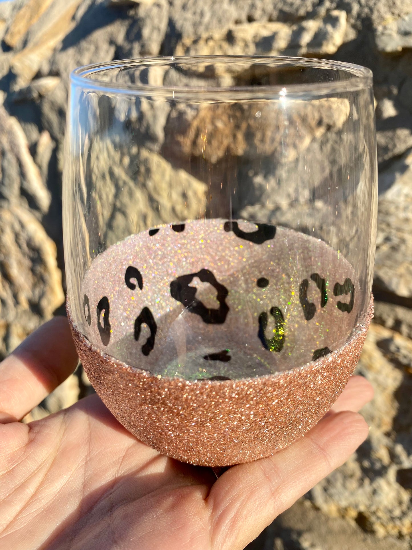 Stemless glittered wine glass