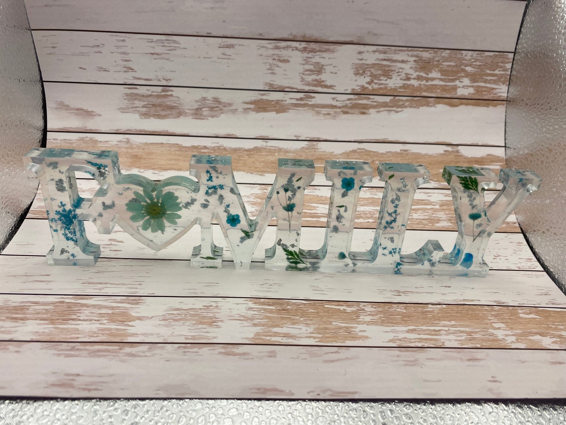 Family Resin Sign - FluffyFrankCreationsLLC